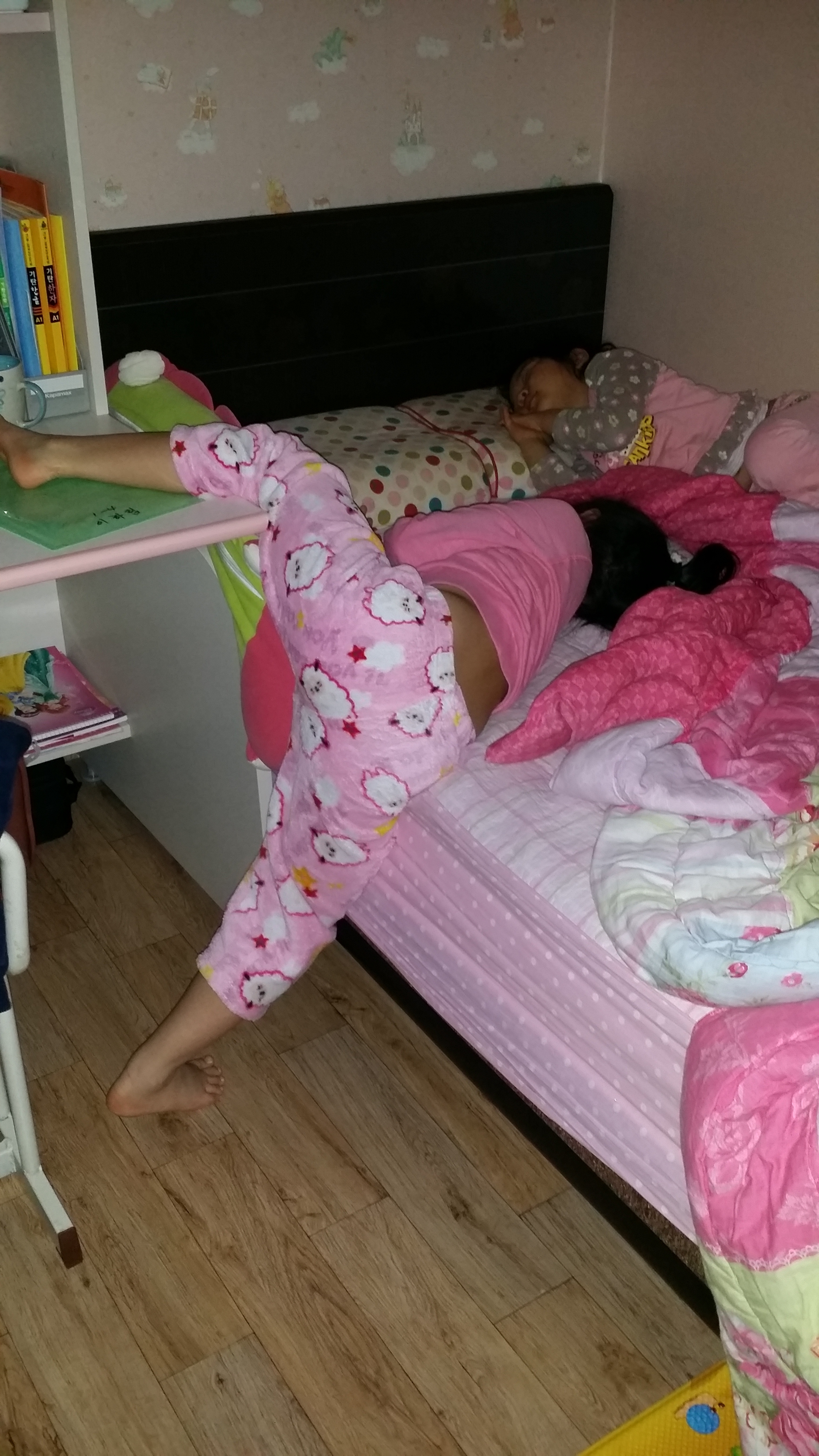 초등1학년생활이 힘든가봅니다