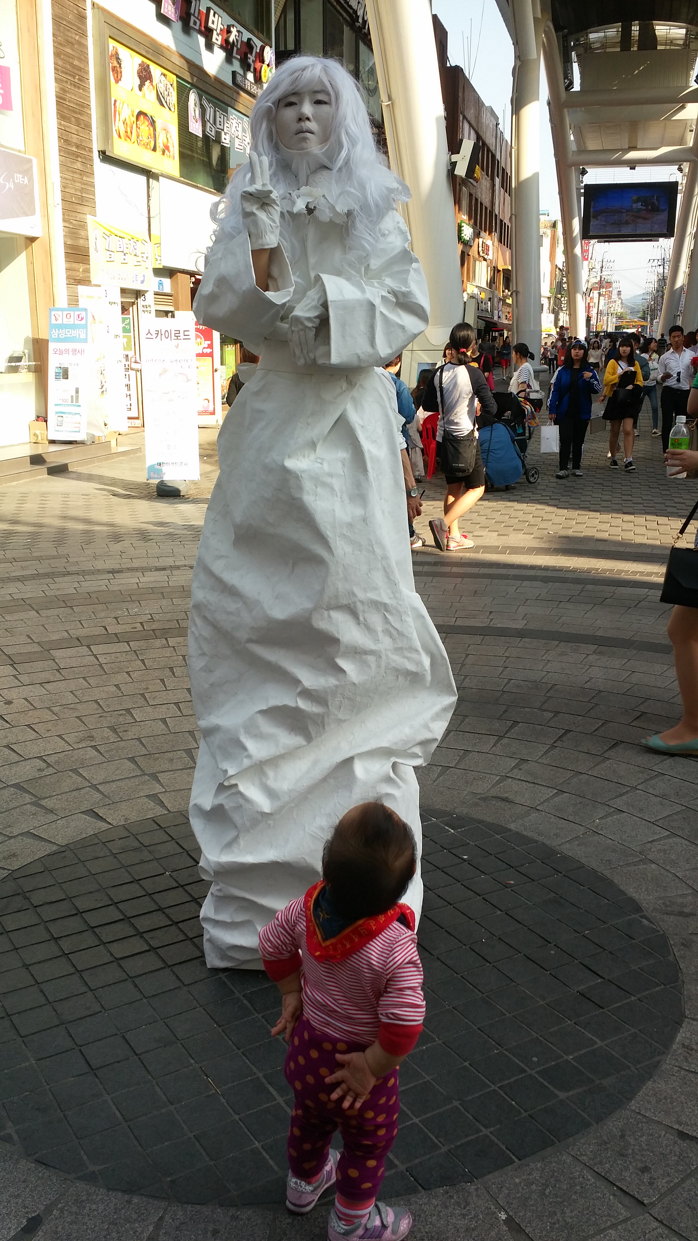 행위예술볼만허네그려~