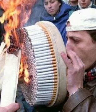 반도의 흔한 담배피기