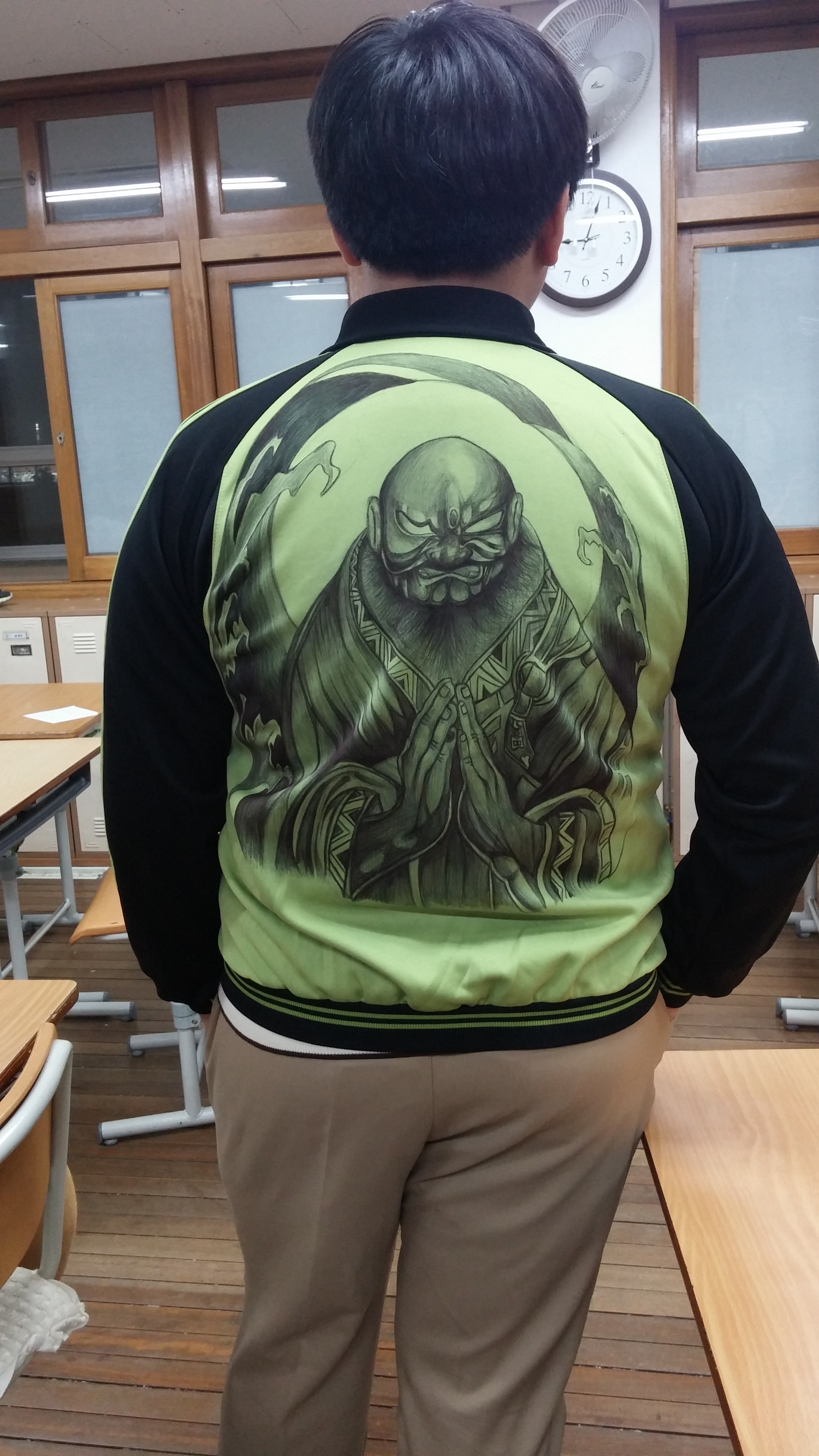 학교체육복에낙서를해보았다..