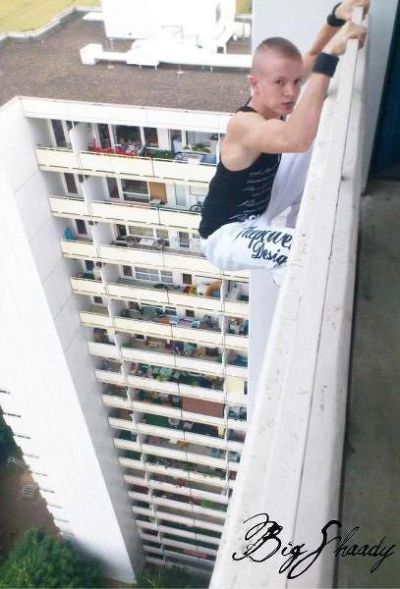 여친이 바람피다 여친 남친이 집에와서 숨어있는겨?