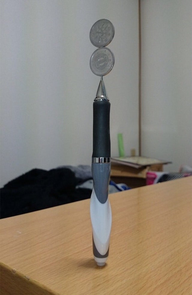 일본의 동전쌓기 고수 .jpg