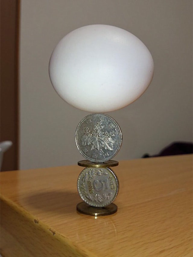 일본의 동전쌓기 고수 .jpg