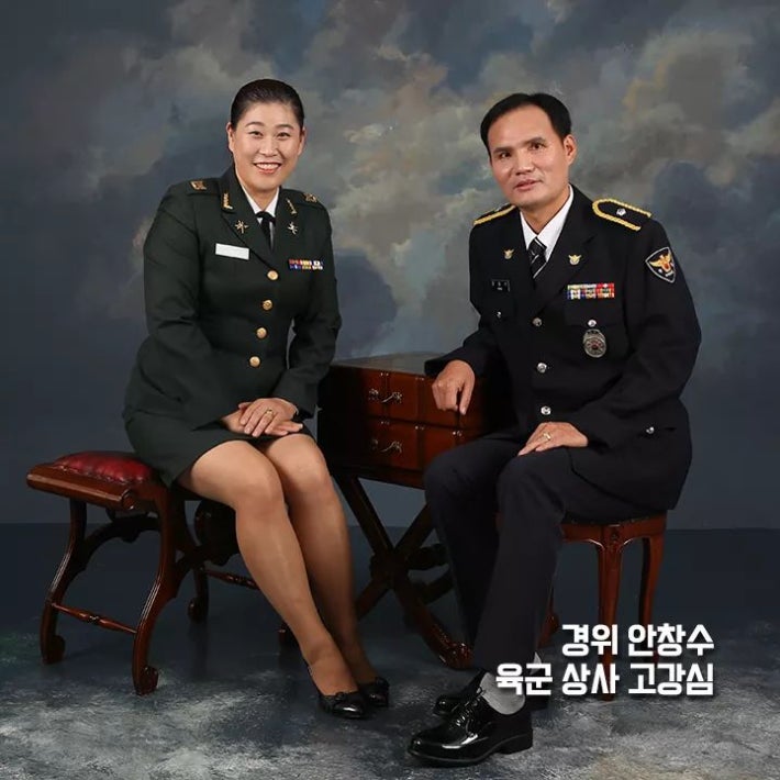 '부부의 날' 기념 제복커플샷