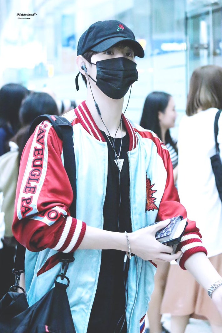 최근 우정목걸이 맞춘 남자아이돌.jpg