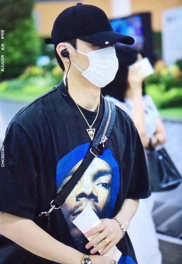 최근 우정목걸이 맞춘 남자아이돌.jpg