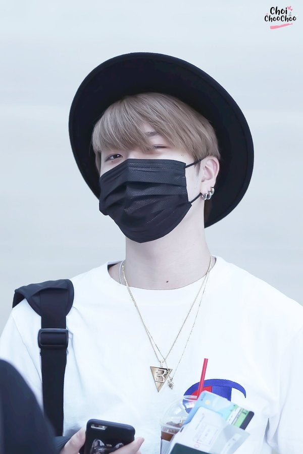 최근 우정목걸이 맞춘 남자아이돌.jpg