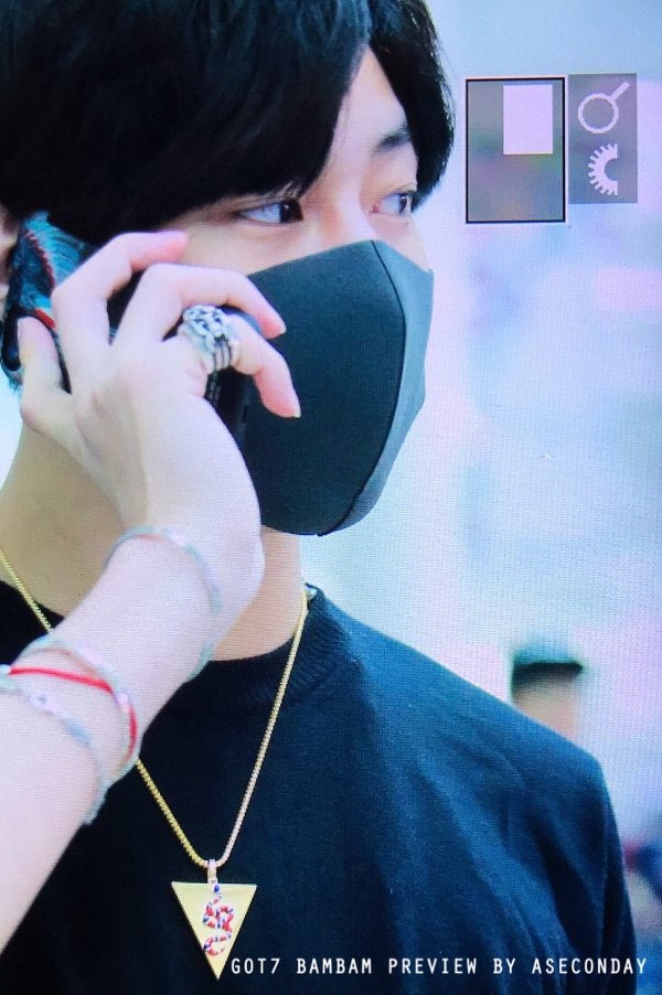 최근 우정목걸이 맞춘 남자아이돌.jpg