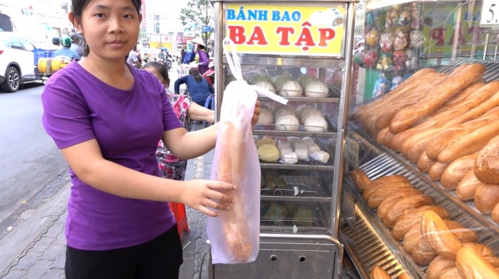 1,500원 짜리 베트남 샌드위치(반미)의 위용!!!!!